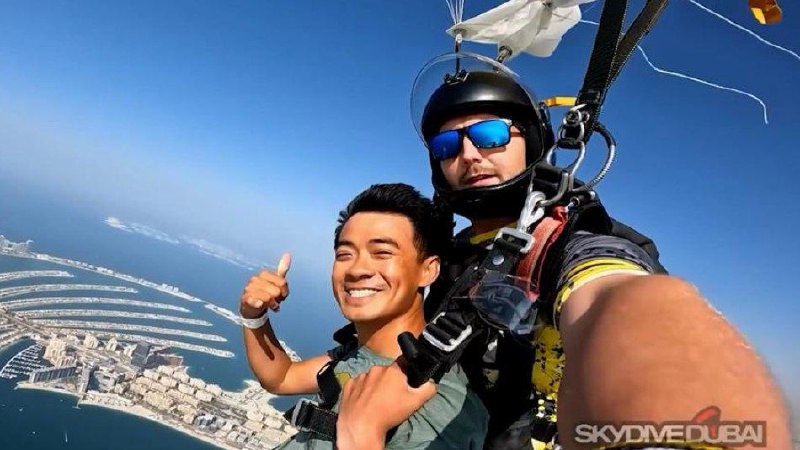 一次5400！网红游迪拜挑战1万5000英尺高空跳伞