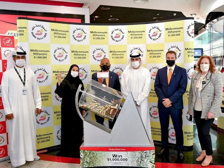 一印度人在迪拜参加抽奖，共两次获得100万美元和一辆汽车