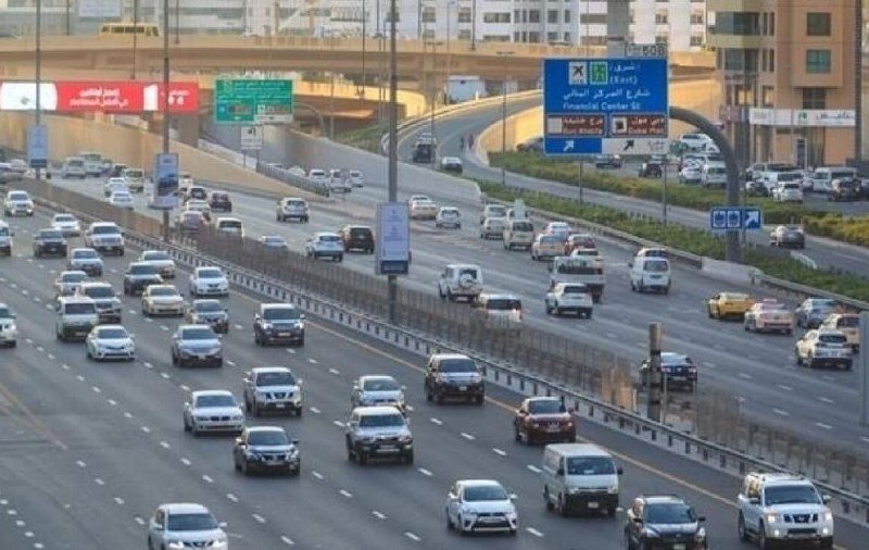 在迪拜开车别冲动，超个车而已，至于打人吗