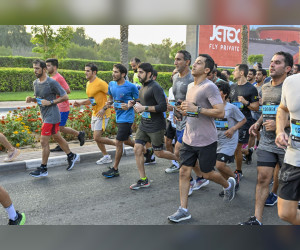 超过193000名跑步爱好者在哈姆丹-本-穆罕默德领导下参加了第四届迪拜跑，将谢赫-扎耶德路变成了一个巨大的跑步场