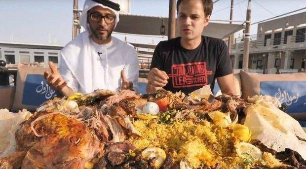 迪拜土豪聚会都吃什么？燕窝鲍鱼都是低档货，这种肉最上档次