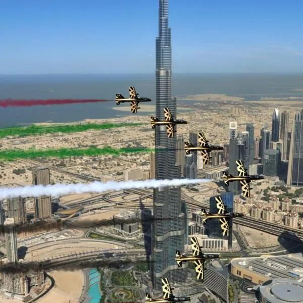 莫错过！阿联酋空军今天将在迪拜地标上进行特技飞行表演