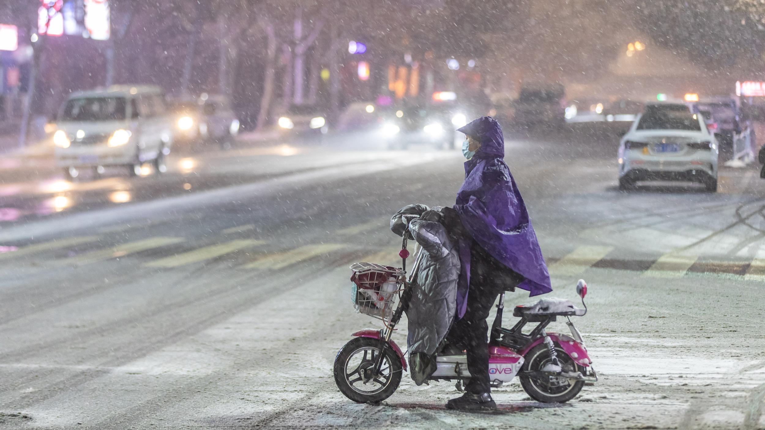 中央气象台：8日南方地区雨雪冰冻天气趋于结束 9日起气温逐渐回升