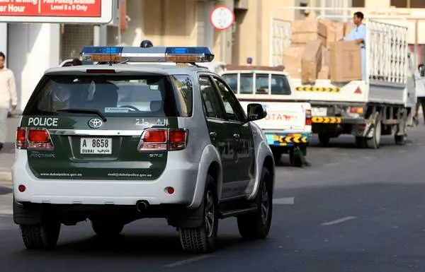 迪拜警方逮捕3个骗子，他们高价出售假英语证书