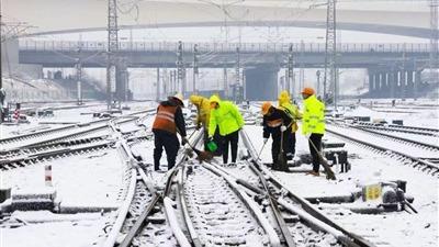 暴雪 冰冻 大雾 大风 四预警齐发 部分列车停运 12306回应