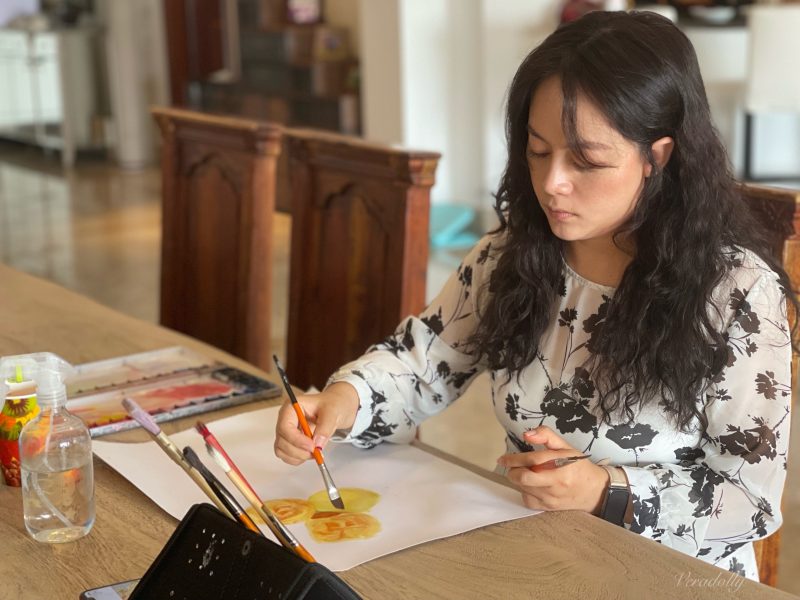 【视频】迪拜世界艺术展正在举行，我们采访了唯一参展的中国画家 – 孟薇