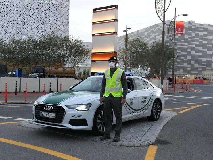 迪拜警方警告不要停车和堵塞清真寺周围的道路