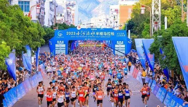 小河淌水的故乡大理弥渡举办半程马拉松5000余人参赛