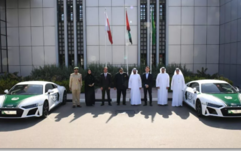 迪拜警方土豪车队又新增2辆超级跑车