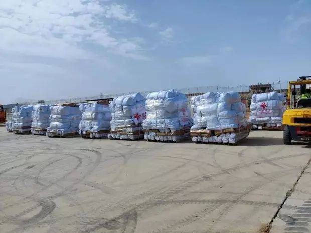 中国首批援阿抗震救灾物资抵达赫拉特地震灾区
