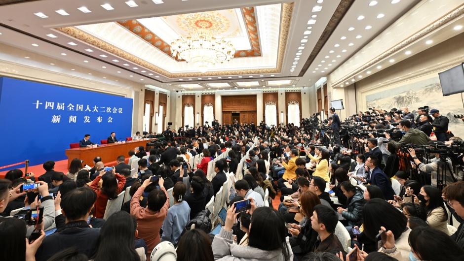 十四届全国人大二次会议举行新闻发布会